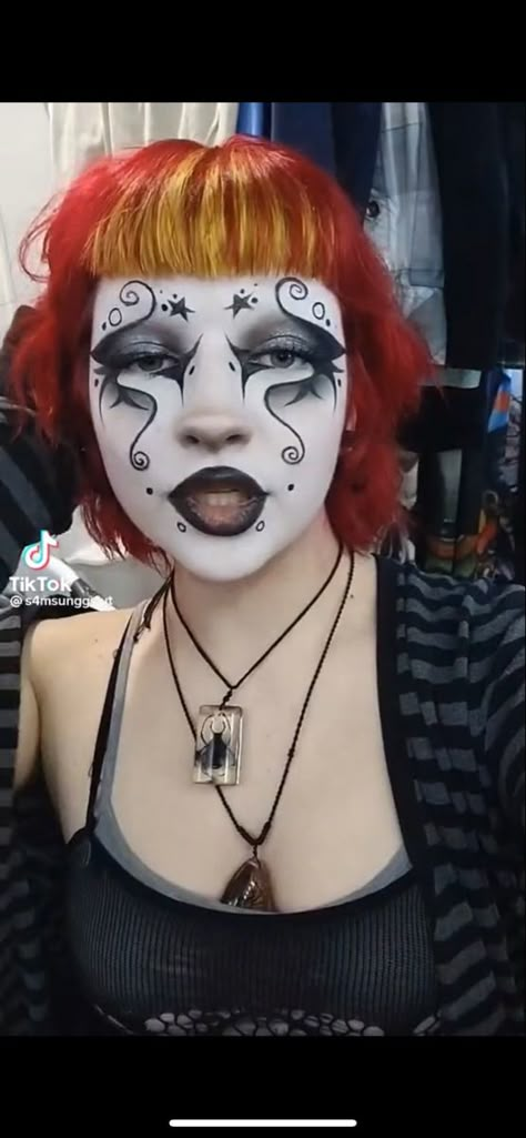 Clown Makeup Messy, White Face Makeup Looks, White Face Goth Makeup, No Eyebrows Makeup Look Goth, Alt Drag Makeup, Creative Alt Makeup, Creative Clown Makeup, Rainbow Goth Makeup, Whimsical Goth Makeup