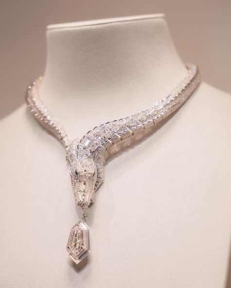 Cartier High Jewelry, Dope Jewelry Accessories, Van Cleef And Arpels Jewelry, Pretty Jewelry Necklaces, Expensive Jewelry Luxury, Fancy Jewellery Designs, Jewelry Accessories Ideas, Dope Jewelry, Classy Jewelry