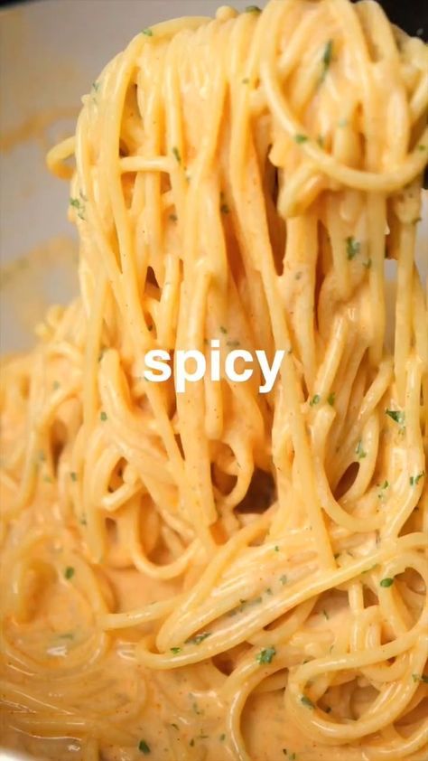 Spicy Chicken Alfredo, Chicken Alfredo Recipe, Soul Food Dinner, Alfredo Recipe, 140 Pounds, Tasty Baking, Simply Delicious, Weird Food, Chicken Alfredo