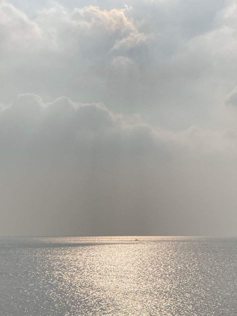 White Hour Aesthetic, Idyllic Aesthetic, White Hour, Sky Sea, Black Aesthetic Wallpaper, Cloudy Day, Day At The Beach, White Aesthetic, Sky Photography