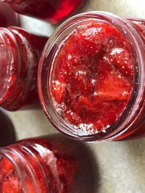 Easy Cranberry Sauce, Canned Cranberries, Canned Cranberry Sauce, Weck Jars, Strawberry Jam Recipe, Canning Recipe, Jars For Sale, Cranberry Sauce Recipe, Home Canning