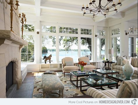 15 Pretty Living Room Windows | Home Design Lover TABLES AND ARRANGEMENT Beach Style Living Room, Lake House Living Room, Pretty Living Room, Rustic Lake Houses, Nice Rooms, House Of Turquoise, Apartment Decoration, Coastal Living Rooms, Pool Design