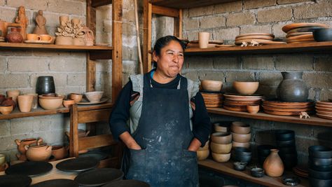 Rufina Ruíz López digs the clay for—and forms and fires—all of her pieces with her bare hands. Native Pottery, Bare Hands, Mexican Ceramics, How To Make Clay, Mexican Pottery, Mexican Art, Ceramic Artists, Ceramic Pottery, Ceramic Tiles