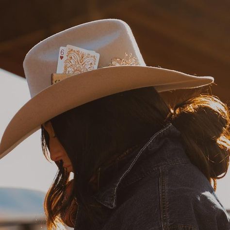 Kemo Sabe Hats, Branding Cowboy Hats, Country Hats For Women, Cowgirl Hat Photos, Cowboy Hat Portrait, Western Female Photoshoot, Whiskey Woman, Singer Photography, Western Influencer Photography