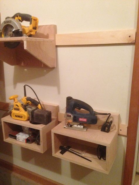 French Cleat Storage, French Cleats, Studio Spaces, Woodworking Storage, Tool Storage Diy, Storage Wall, Woodworking Patterns, French Cleat, Diy Garage Storage