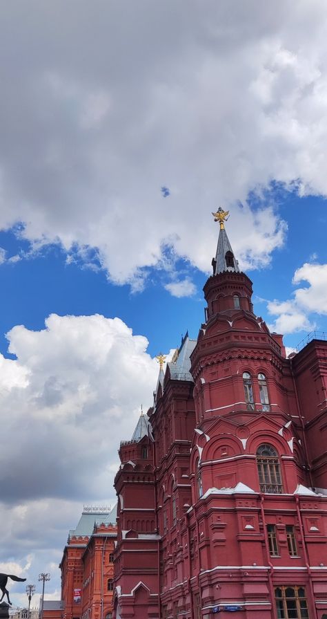 Aesthetic red building located at the Red Square in Moscow Pretty Countries, Red Square Moscow, Red Building, Aesthetic Red, Red Square, Moscow, Photo Ideas, Square, Building