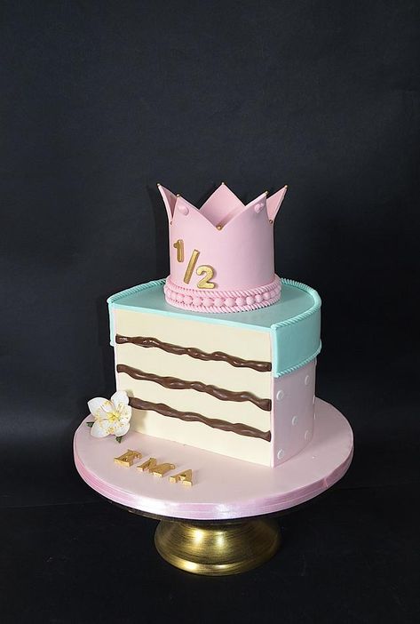 Half One Birthday, Half Year Birthday Ideas Girl, Half Way To One Cake Girl, Half Year Birthday Cakes, Half Way To One Cake, Half Cake Design, 6 Month Birthday Cake, Birthday Cake Design Ideas, Half Cake