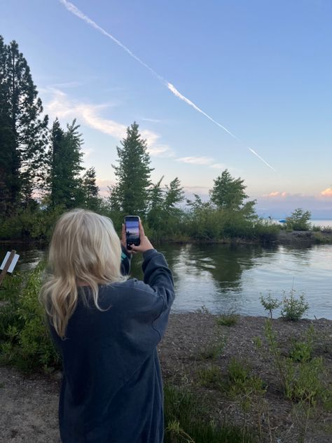 Cabin Pics Insta, Camping Pictures Ideas, Vermont Instagram Pictures, Tahoe Instagram Pictures, Country Lake Aesthetic, Lake Aesthetic Pictures, Cabin Inspo Pictures, Lake Photo Inspiration, Winter Lake Photoshoot