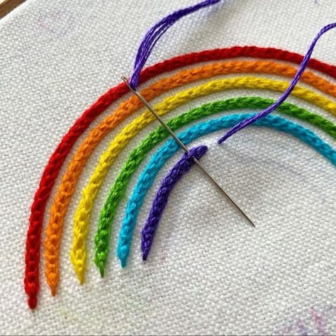 Rainbow Embroidery Pattern, Broderie Simple, Rainbow Embroidery, Embroidery Stitches Beginner, Hoop Embroidery, Pola Sulam, Creative Embroidery, Simple Embroidery, Embroidery Patterns Free