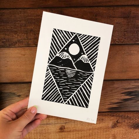 Geometric Lino Print, Simple Linoleum Print Ideas, Simple Woodcut Designs, Lino Print Easy, Lino Block Printing Ideas, Linocut Prints Easy, Beginner Linocut Designs, Simple Lino Print Ideas, Easy Lino Print Ideas