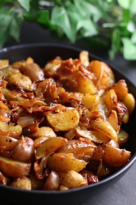 Sweet Potato Apple Onion Recipe, Red Potato And Onion Recipes, Irish Red Potatoes Recipe, Irish Roasted Potatoes, Carmelized Potatoes, Recipes With Red Potatoes, Red Potatoes And Onions, Caramelized Potatoes, Red Potato Recipes