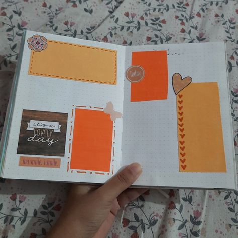 Orange Journal Aesthetic, Orange Journal, Bullet Journal Halloween, Bujo Art, Boulet Journal, Creative School Project Ideas, Bullet Journal Mood Tracker Ideas, Pamphlet Design, Journal Idea