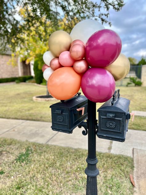 Mailbox Balloon Decor, Front Porch Balloon Decor, Mailbox Balloon Garland, Mailbox Balloons, Fall Balloons, House Anniversary, Balloon Clusters, Mailbox Decor, Wedding Balloon Decorations