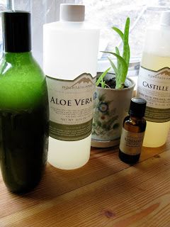 Methow Valley Herbs: Make your own herbal shampoo: Mountain Rose Herbs Blog Contest Homemade Shampoo Recipes, Haircare Natural, Herbal Shampoo, Shampoo Recipe, Mountain Rose Herbs, Homemade Shampoo, Diy Shampoo, Cosmetica Natural, How To Dry Rosemary