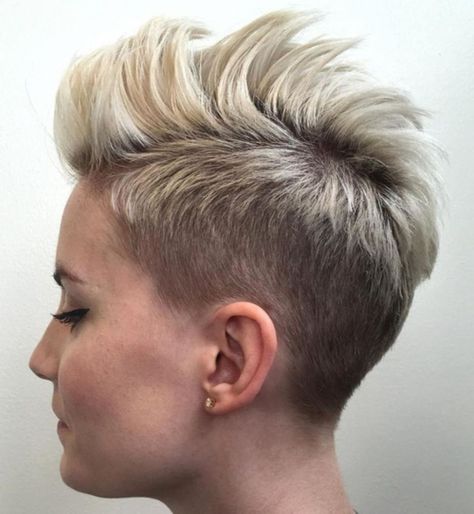 Best Undercut Hairstyles, Female Mohawk, Kort Pixie, Mohawk Hairstyles For Women, Short Mohawk, Natural Dark Hair, Mohawk Haircut, Undercut Hairstyles Women, Mohawk Styles