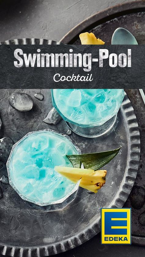 Auf der Basis von Vodka, Kokos und Sahne wird dieser Drink sahnig süß. Den Namen hat der Swimming-Pool-Cocktail von seiner hellblauen Färbung, die durch den Blue Curaçao kommt. #edeka #cocktail #kokos #party #rezept Curacao Cocktail, Swimming Pool Cocktail, Blue Hawaiian Cocktail, Creative Cocktails, Gin Cocktail, Creative Cocktail, Blue Curacao, Vodka Cocktails, Gin Cocktails