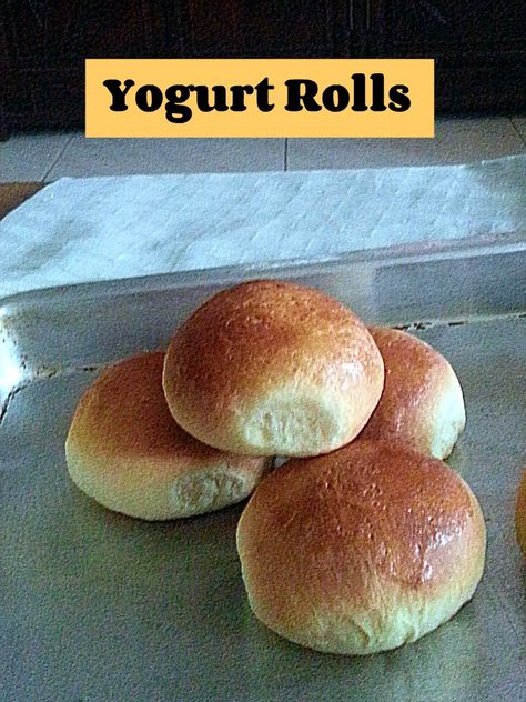 Yogurt Rolls Recipe @ treatntrick.blogspot.com Yoghurt Bread Rolls, Bread Using Yogurt, Recipe Using Plain Yogurt, Oatmeal Rolls, Hot Roll Recipe, Yoghurt Bread, Plain Yogurt Recipes, Yogurt Ideas, Apple Rolls