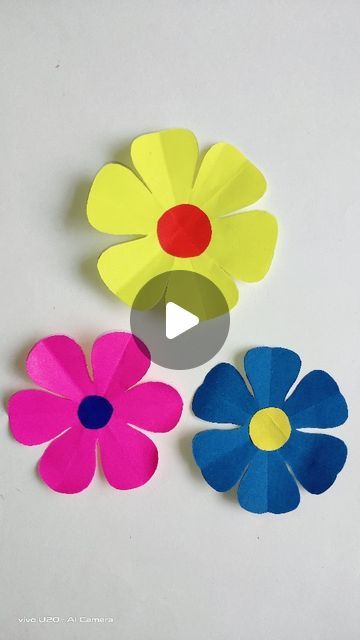 Kindergarten Flower Art Projects, Flower Out Of Construction Paper, Diy Craft Flowers Paper, Making Flower With Paper, Flower Craft With Paper, Paper Folding Flowers Easy, Flowers Making With Paper, Diy Flowers For Kids, Making Paper Flowers Easy