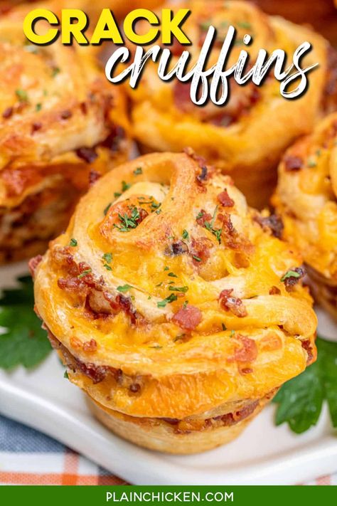 Crack Cruffins Recipe - Cheddar, Bacon & Ranch Cruffins - buttery flaky pastries that are perfect for game day, snack, lunch, and dinner. Effortless to make and they taste AMAZING! Crescent roll dough topped with ranch dressing, cheddar cheese, and bacon and baked in a muffin tin. Serve with a bowl of extra ranch for dipping and prepare to be wowed! Cruffins Recipe, Plain Chicken Recipe, Cruffin Recipe, Homemade Crescent Rolls, Homemade Ranch Seasoning, Awesome Appetizers, Crescent Recipes, Snack Lunch, Bread Man