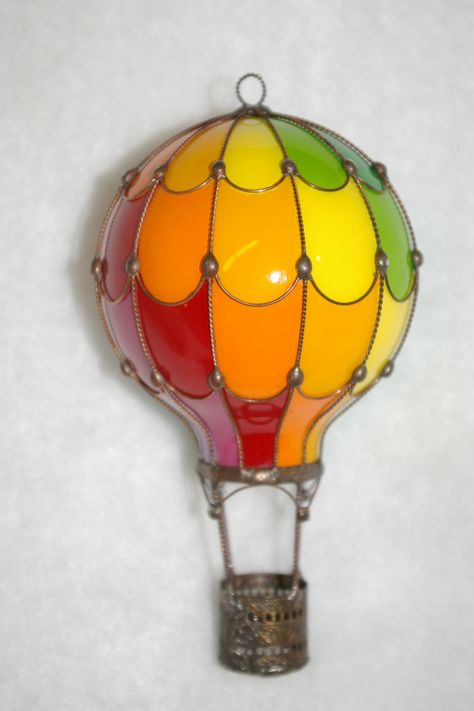 made from a light bulb. I think a mobil in a kids room out of these would be great, as loon as it was out of reach! Bulb Painting, Recycled Light Bulbs, Bulb Art, Hot Air Balloon Craft, Diy Hot Air Balloons, Light Bulb Art, Bulb Ornaments, Light Bulb Crafts, Painted Light Bulbs