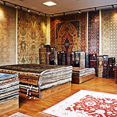 Rug Showroom Display, Textile Showroom Interior Design, Carpet Store Showroom, Upholstery Showroom, Carpet Store Design, Carpet Store, Showroom Ideas, Carpet Stores, Graphic Design Tutorials Learning