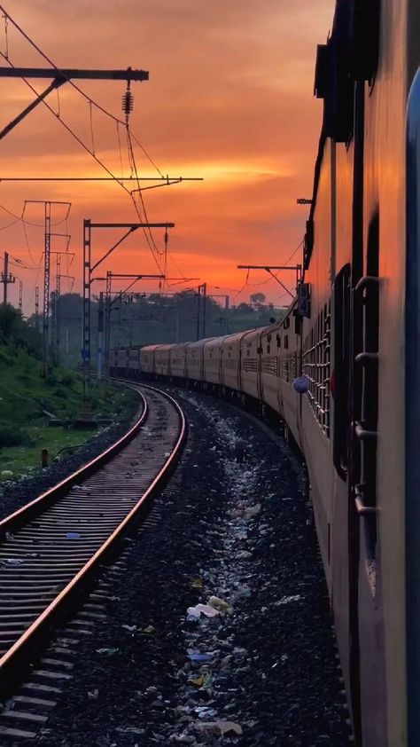 Aesthetic Reel, Sunset Video, Hd Sky, Reel Video, Train Video, Dark Color Palette, Travel Pictures Poses, Dark Nature Aesthetic, Nature View