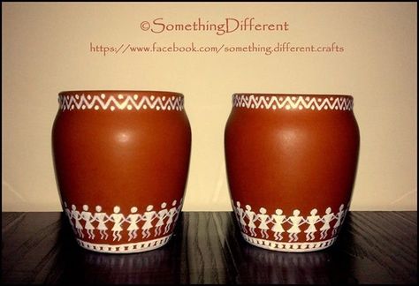 Urli Pot Painting Ideas, Varli Painting On Pot, Warli Art On Pots Terracotta, Varli Painting Art On Pot, Clay Pot Art Design, Pot Painting Ideas Black, Worli Painting On Bottles, Warli Art Designs On Pots, Worli Painting On Pot