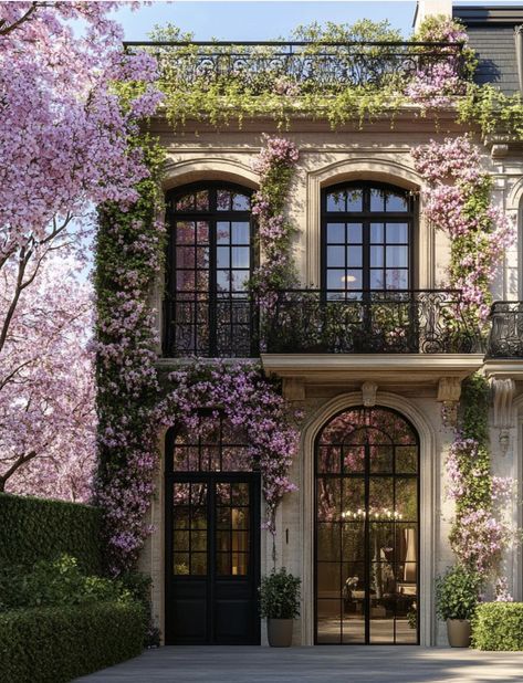 French Mansion Garden, Luxury Garden Aesthetic, French Apartment Exterior, House Garden Aesthetic, French Modern House, French Villa Exterior, Mansion Exterior Design, Old French Aesthetic, French Mansion Interior