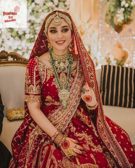 Bridal dress designs for Barat | wedding dress 2022-2023 If you're interested in finding Pakistani or Indian bridal dresses in the year 2023, then this video is for you! We'll show you some of the latest bridal lehnga designs from Pakistan and India, and help you find the perfect dress for your special day. #weddingdress #weddingdresses #bridaldress #bridaldresses #baratdress #weddinglehnga #bridallehnga2022 Elegant Dress For Wedding, Eid Celebrations, Jewellery Styling, Eid Fashion, Pengantin India, Pakistani Bridal Makeup, Red Bridal Dress, Indian Pink, Asian Bridal Dresses