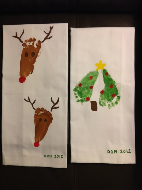 Baby's 1st Christmas tea towels. Christmas Towel Craft, Tea Towel Christmas Kids Diy, Christmas Dish Towels Diy Kids, Handprint Tea Towels Christmas, Christmas Hand Towels Diy Kids, Christmas Tea Towels Diy Kid Art, Diy Christmas Tea Towels, Christmas Tea Towels Diy, Elementary Crafts