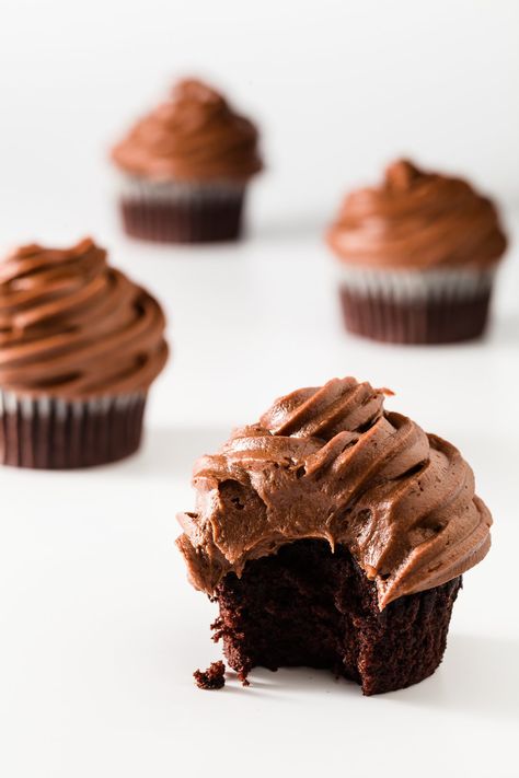 The Best Chocolate Cupcakes Recipe via @cupcakeproject Chocolate Mousse Frosting, Chocolate Cupcake Recipe, Cupcake Project, Best Chocolate Cupcakes, Oreo Cupcakes, Cupcake Recipes Chocolate, Savory Cakes, Chocolate Cream Cheese, Cupcake Recipe