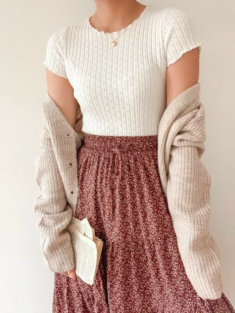 +18 "Tenin,"derken burnunu, boynuma sürttü. Tenim alev alev yanıyordu… #romantik # Romantik # amreading # books # wattpad Surfergirl Style, Teaching Outfits, Cute Modest Outfits, Cottagecore Outfits, Stil Boho, Cottagecore Fashion, Church Outfits, Mode Inspiration, Looks Vintage