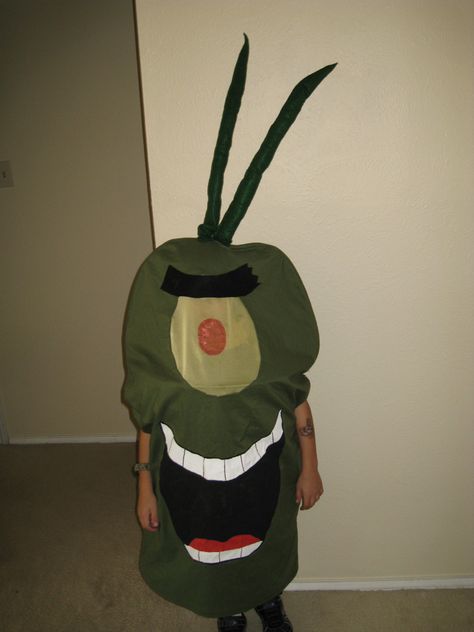 I could not find a Plankton costume anywhere so I decided to make my own. Plankton Costume, Halloween Appetizers For Kids, Halloween Games For Party, Superhero Diy, Plankton Spongebob, Games For Party, Spongebob Costume, Fun Halloween Games, Vampire Costumes