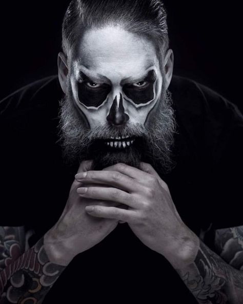 Skull Makeup Beard, Mens Halloween Makeup, Skull Face Makeup, Beard Makeup, Zombie Make Up, Halloween Beard, Beard Costume, Halloween Makeup Clown, Zombie Halloween Costumes