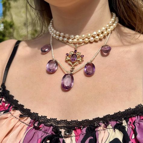 Royalcore Jewelry, Purple Accessories Aesthetic, Throne Aesthetic, Fancy Necklaces, Book Styling, British Crown Jewels, Purple Accessories, Necklace Stack, Historical Jewellery