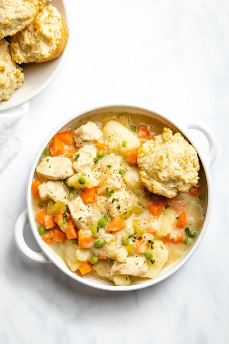 This crustless Instant Pot Chicken Pot Pie is the ultimate comfort food. Get the amazing flavour of pot pie in an easy one-pot meal. Fast enough for weeknights! FOLLOW The Recipe Well for more great recipes! Chicken Pot Pie Stew, Instant Pot Chicken Pot Pie, Instapot Meals, Easy One Pot Meals, Instant Pot Soup, Healthy Instant Pot Recipes, Chicken Pot Pie Recipes, Instant Pot Dinner Recipes, Easy Instant Pot Recipes