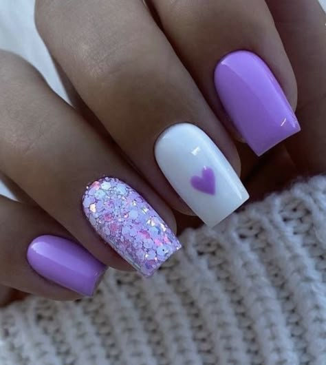 Lavender Valentines Nails, Lila Nails Design, Ombre Nails Purple Lavender, Ongles Violet Pastel, Light Purple Nails With Design, Letnji Nokti, Dusty Purple Nails, Lila Nail Art, Lilac Ombre Nails