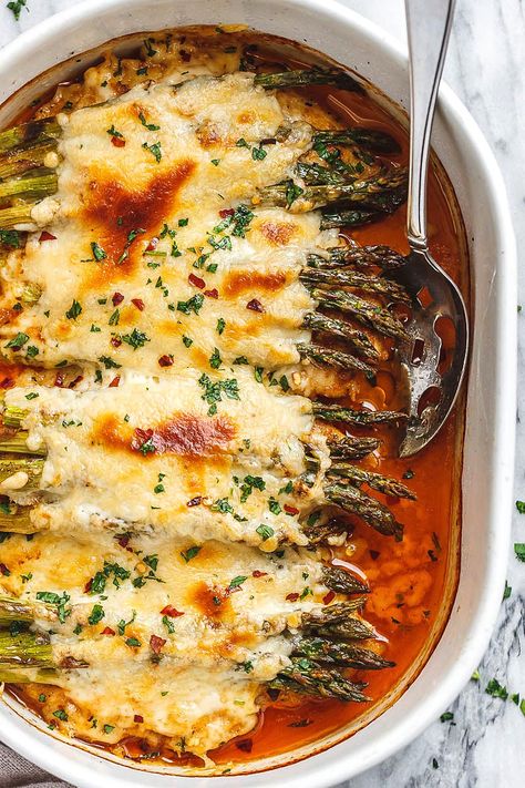 casserole recipe with chicken - #recipe by #eatwell101 Baked Chicken With Asparagus Recipes, Turkey Asparagus Recipes, Clean Keto Meal Ideas, Chicken Recipes For Dinner Low Carb, Low Carb Mozzarella Recipes, Baking Dish Dinners, Chicken And Asparagus Casserole Recipes, Recipes With Chicken And Asparagus, Casseroles With Asparagus