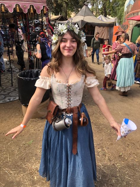 Bar Wench Costume, Rennisance Festival Costume, Rennaisance Festival Outfit, Bar Maid Outfit Ren Faire, Cute Ren Fair Outfits, Renessance Fair Outfit, Renn Fest Outfit, Ren Faire Couple Costume, Ren Faire Dresses