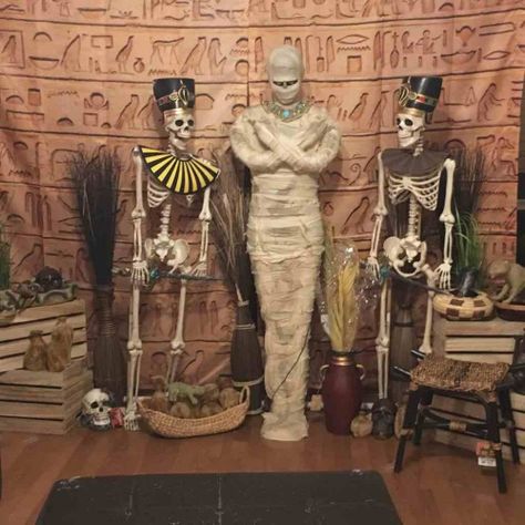 Egyptian scene: ideas and links | Page 3 | Halloween Forum The Mummy Party Ideas, Egyptian Haunted House, Egyptian Trunk Or Treat Ideas, Mummy Theme Decorations, Egyptian Halloween Party, Egyptian Halloween Decorations, Egyptian Party Ideas, Halloween Egyptian, Mummy Halloween Decorations