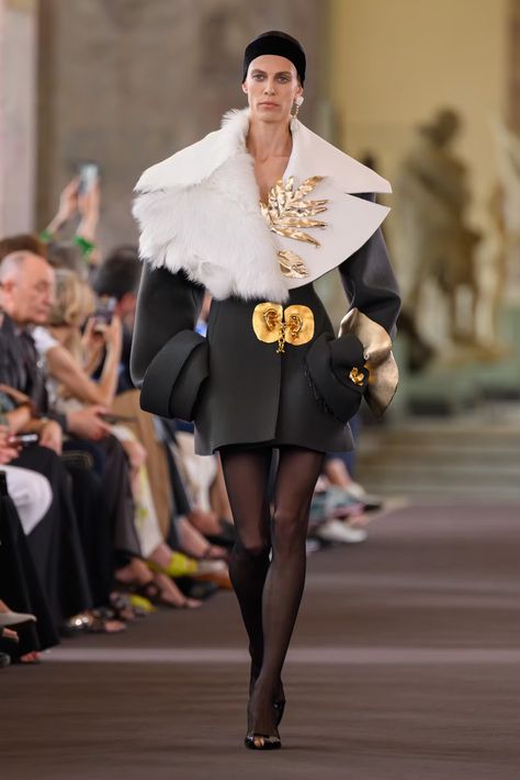 Haute Couture Style, Elsa Schiaparelli, Viking Woman, Fur Clothing, Ball Gown Skirt, Couture Mode, Couture Collection, Couture Fashion, Paris Fashion