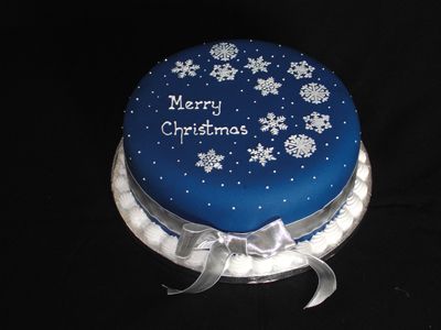 Blue Christmas Cake, Fondant Christmas Cake, Christmas Birthday Cake, Winter Torte, Xmas Cakes, Christmas Cookie Cake, Christmas Themed Cake, Snowflake Cake, Snowman Cake