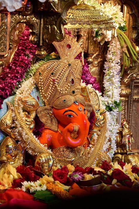 Siddhivinayak Ganesha Wallpaper, Siddhivinayak Ganesha, Mahabharat Art, Chamunda Maa, Ganpati Pic, Ganesha Making, Ganesha Murti, Saraswati Picture, Ganesha Rangoli