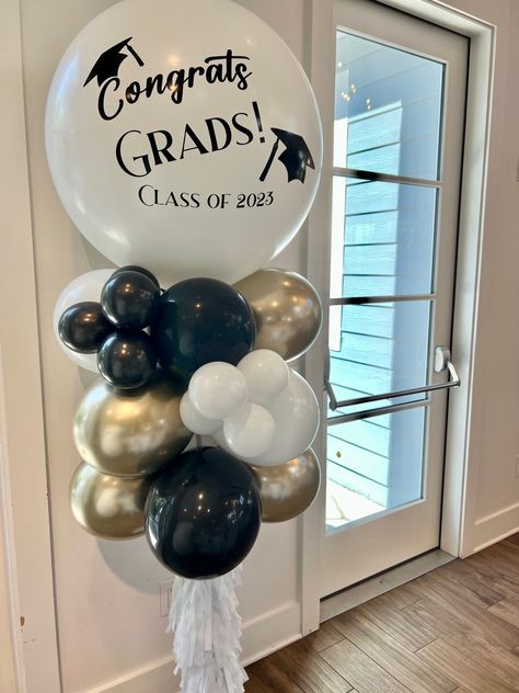 Balloon Garland Graduation Party, Graduation Decorations Balloons, Grad Party Balloons, Grad Balloon Arch, Graduation Party Balloon Arch, Graduation Balloon Ideas, Congrats Balloons, Graduation Balloon Decorations, Graduation Balloon Garland