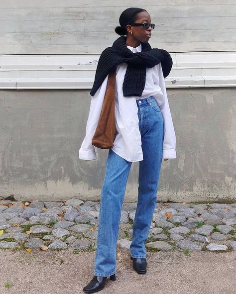 Sleek Outfit, Oversized White Shirt, Jeans Trend, French Women Style, Fall 23, Simple Sweaters, Fresh Outfits, Tracksuit Jacket, Outfit Jeans