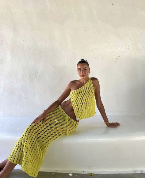 Resort Outfit Aesthetic, Resortwear Resort Style, Resortwear Aesthetic, Tulum Outfits Ideas, Chic Resort Wear, Yellow Crochet, Resort Fashion, Kleidung Diy, Crochet Set