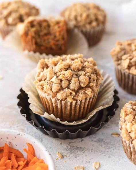 Carrot Muffins With Streusel, Banana Carrot Muffins, Carrot Banana Cake, Carrot Muffins, Muffin Streusel, Cinnamon Muffins, Oat Muffins, Breakfast Sweets, Banana Muffins