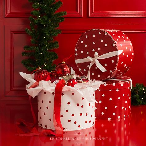 ** Red White Christmas, Wallpaper Tumblr, Noel Christmas, Christmas Love, Christmas Gift Wrapping, Green Christmas, Christmas Joy, Christmas Wrapping, Christmas Colors