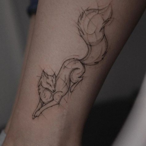 Fineline Fox Tattoo, Small Fox Tattoo, Fox Tattoo Design, Tato Minimal, Fox Tattoo, Up Tattoos, Elegant Tattoos, Simplistic Tattoos, Minimal Tattoo