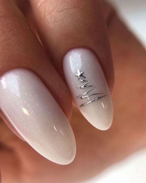 Christmas Nails Easy, Christmas Gel Nails, Nagel Inspo, New Year's Nails, Cat Kuku, Oval Nails, Xmas Nails, Neutral Nails, Chic Nails